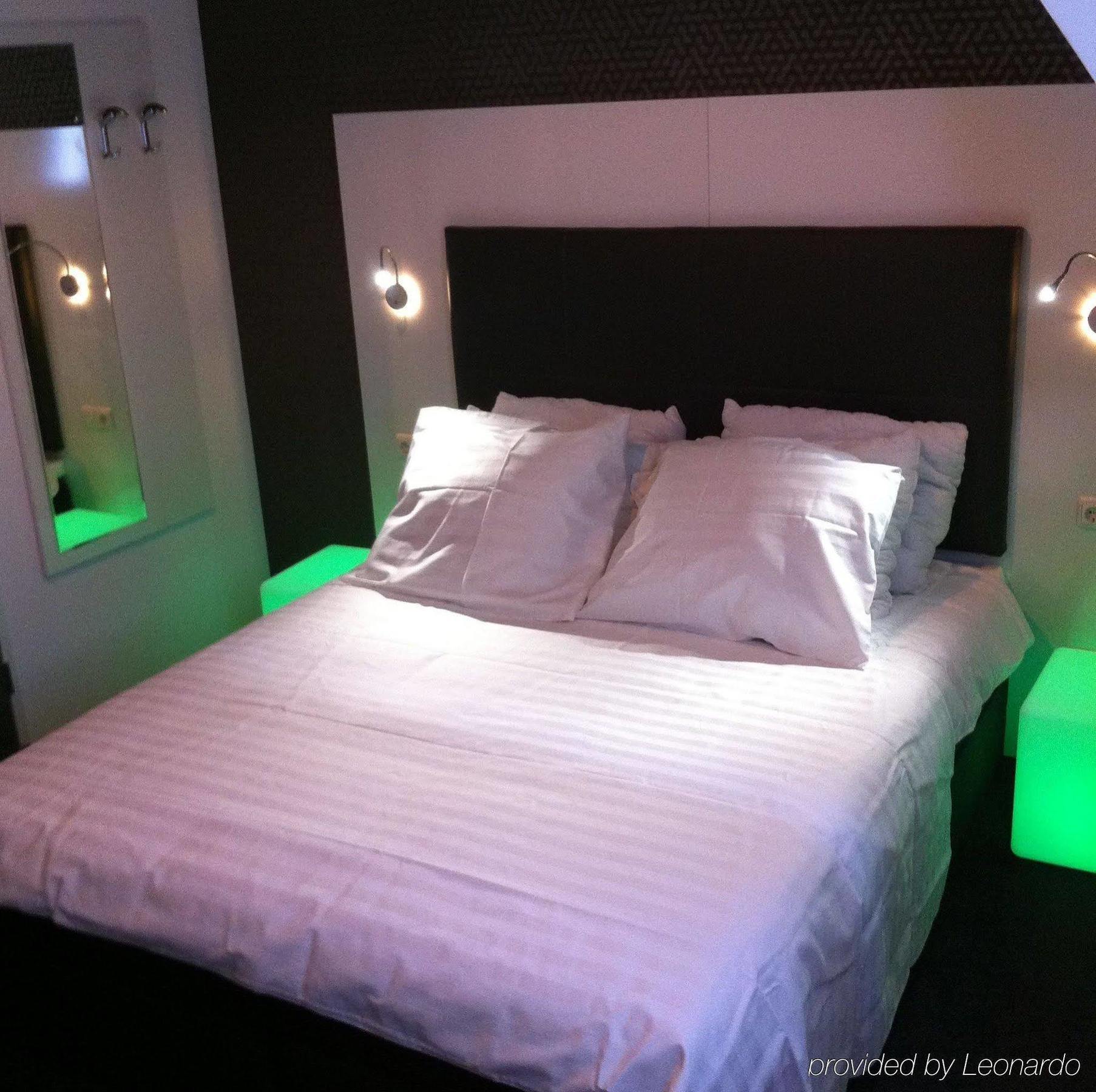 Hotel Vossius Vondelpark Amsterdam Room photo